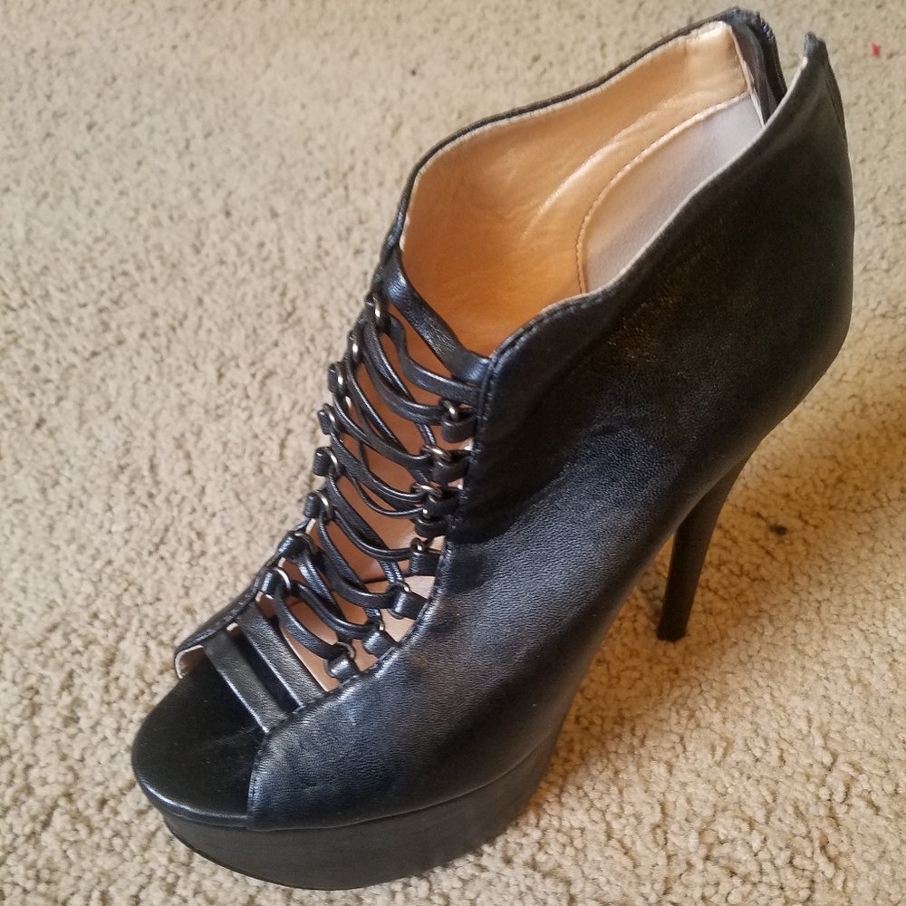 Shoes - Picture 4 of 8